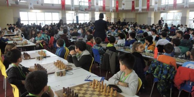 bahcesehir-kampüs-satranc-basarilari-birincilikle-taclaniyor