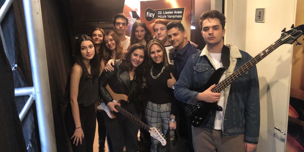 22. Fizy Liselerarası Müzik Yarışmasına katılan Ulus Kampüsü MEF Lisesi Orkestrası 