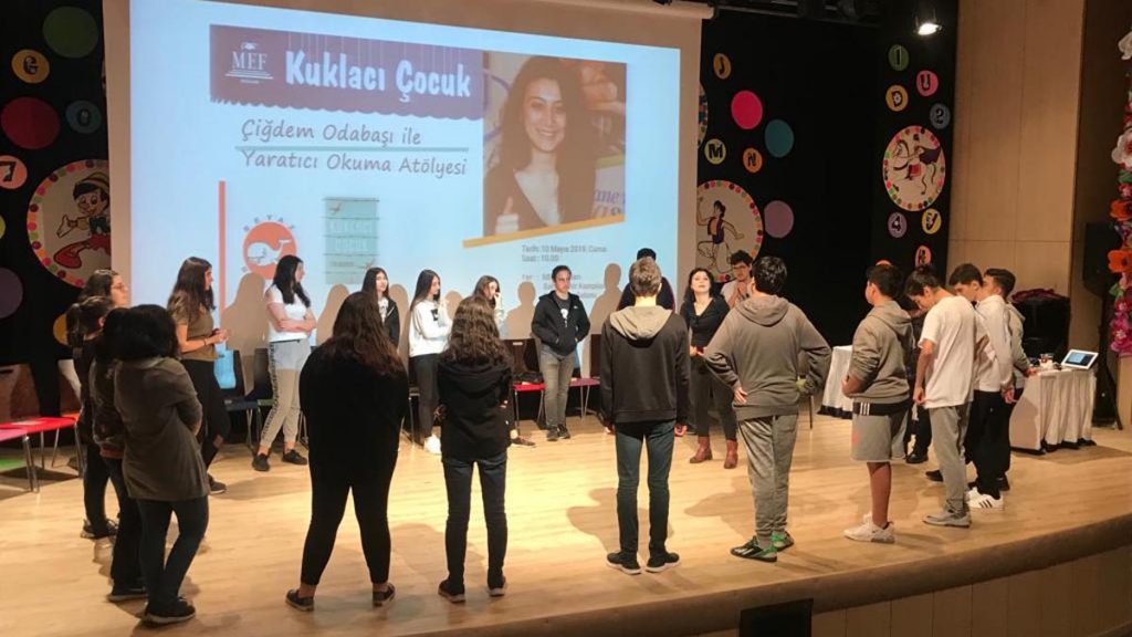 Bahçeşehir Kampüsü 9.sınıf öğrencilerimiz, okumuş oldukları Eva Weaver’in “Kuklacı Çocuk” eseri üzerine...