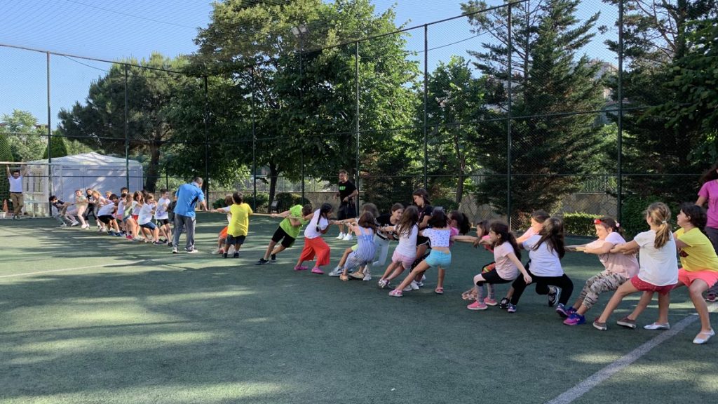 Ulus Kampüsü İlkokul 4. sınıf öğrencilerimiz “Kim Olduğumuz?” teması kapsamında...