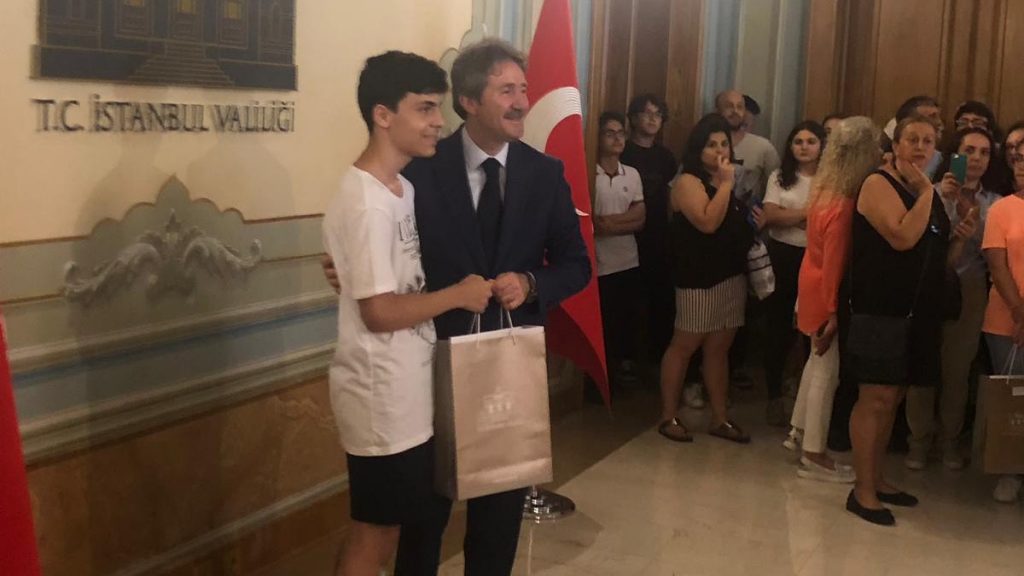 LGS’de tüm soruları doğru yanıtlayan Bahçeşehir Kampüsü öğrencimize , İl Milli Eğitim Müdürümüz...