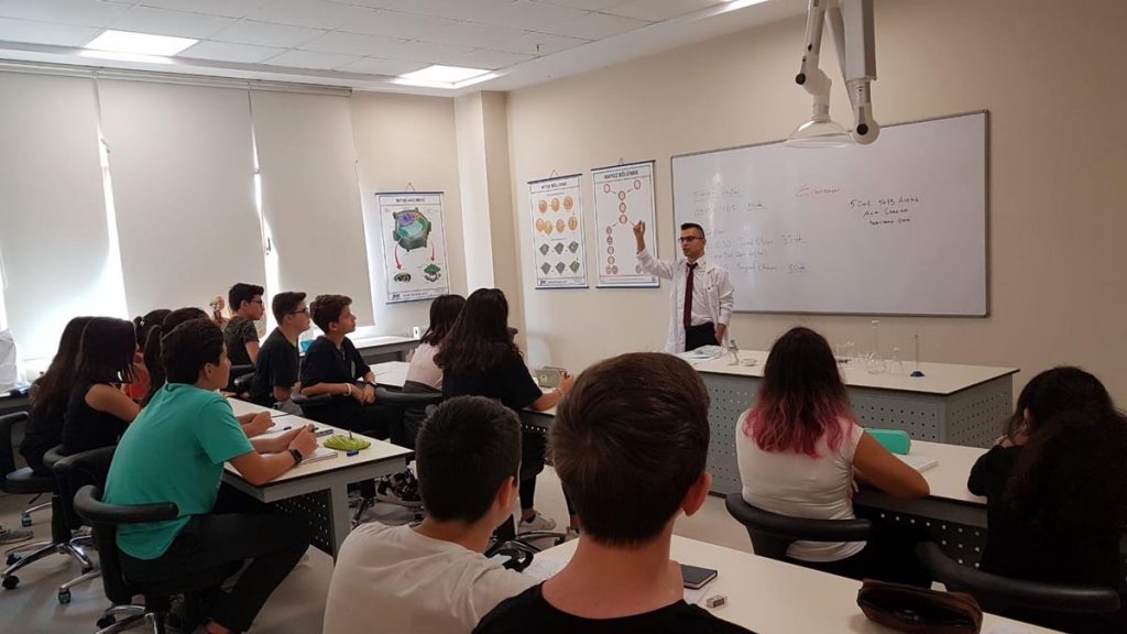 Bahçeşehir Kampüsü 9. sınıf öğrencilerimiz, Fen Laboratuvarımızda yapılacak...