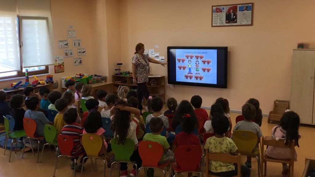 Bahçeşehir Kampüsü Anaokulu öğrencilerimize okul hemşiremiz tarafından...
