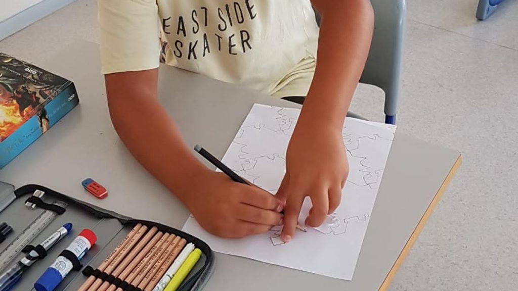 Bahçeşehir Kampüsü 5. sınıf öğrencilerimiz Escher tablolarında gizlenen örüntüye...
