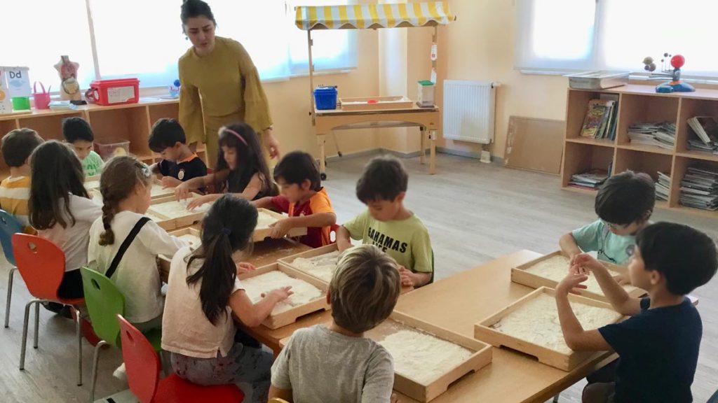 Bahçeşehir Kampüsü Anaokulu 6 yaş sınıflarımızda eğlenerek öğrenmeye devam ediyoruz....