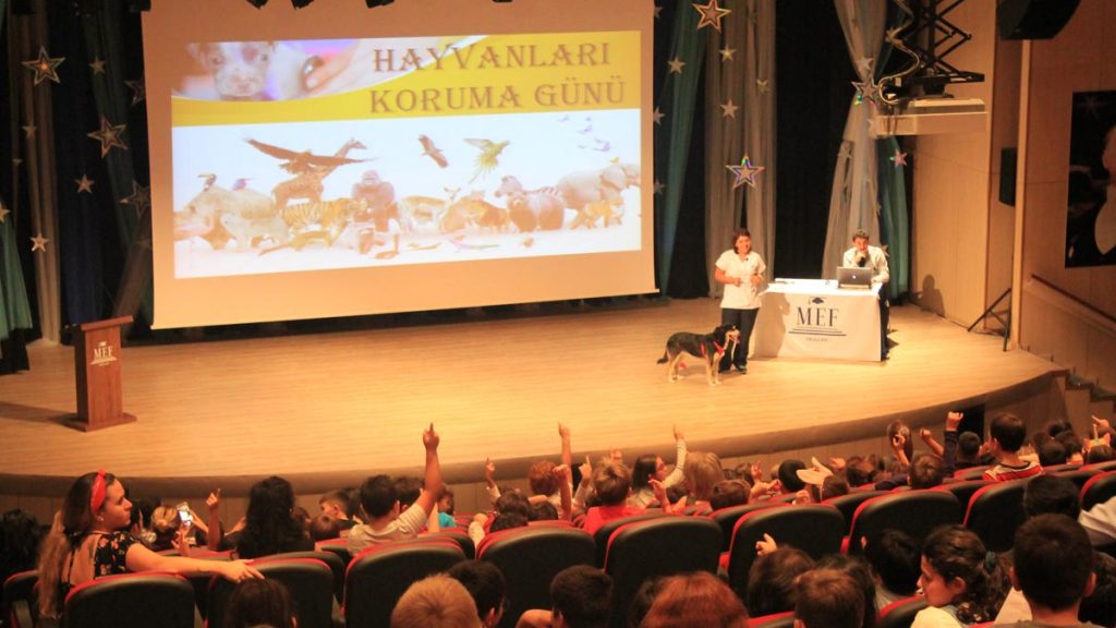 4 Ekim Hayvanları Koruma Günü kapsamında Veteriner Hekim olan velimiz ile Konferans Salonunda...