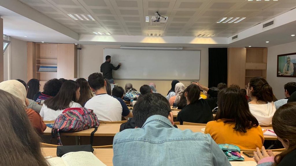 Bahçeşehir Kampüsümüzde münazaraya ilgisi olan lise öğrencilerimiz...