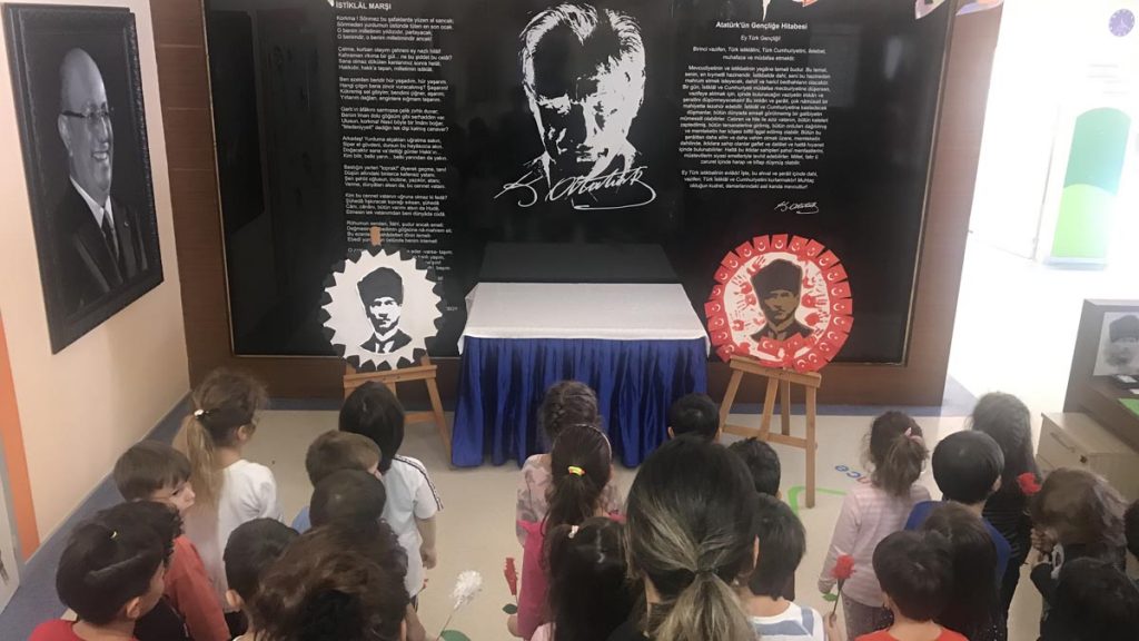 Ulu Önderimiz Gazi Mustafa Kemal Atatürk’ün 81. ölüm yıl dönümünde Bahçeşehir Kampüsü Anaokulu öğrencilerimizle...