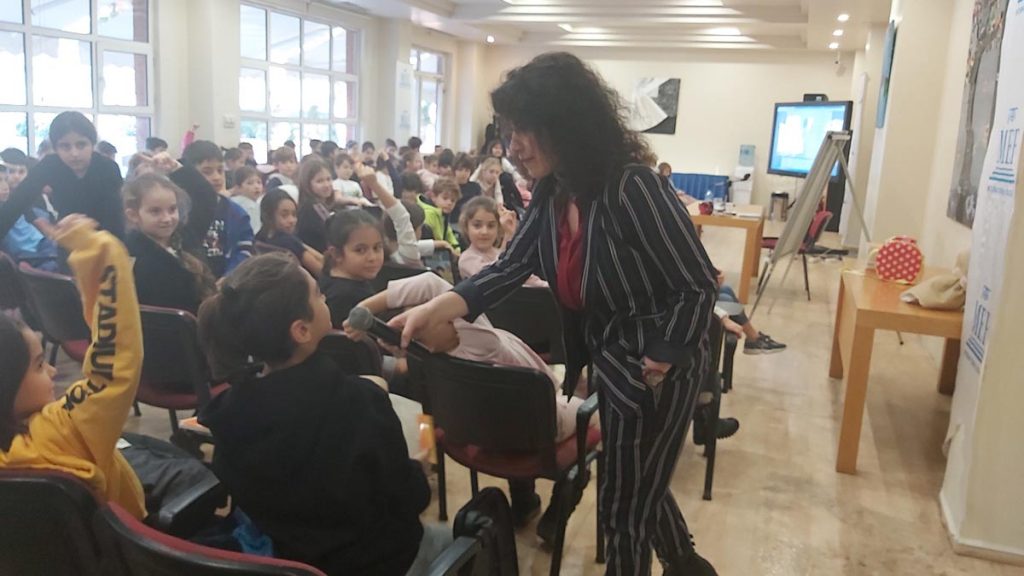 Ulus Kampüsü 3. sınıf öğrencilerimizle “Dünyanın İşleyişi” temasını işlerken okuduğumuz...