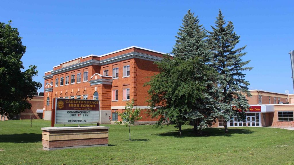 MEF Okulları ve Kanada Ontario Eyaleti Upper Canada Milli Eğitim Müdürlüğü arasında imzalanan...