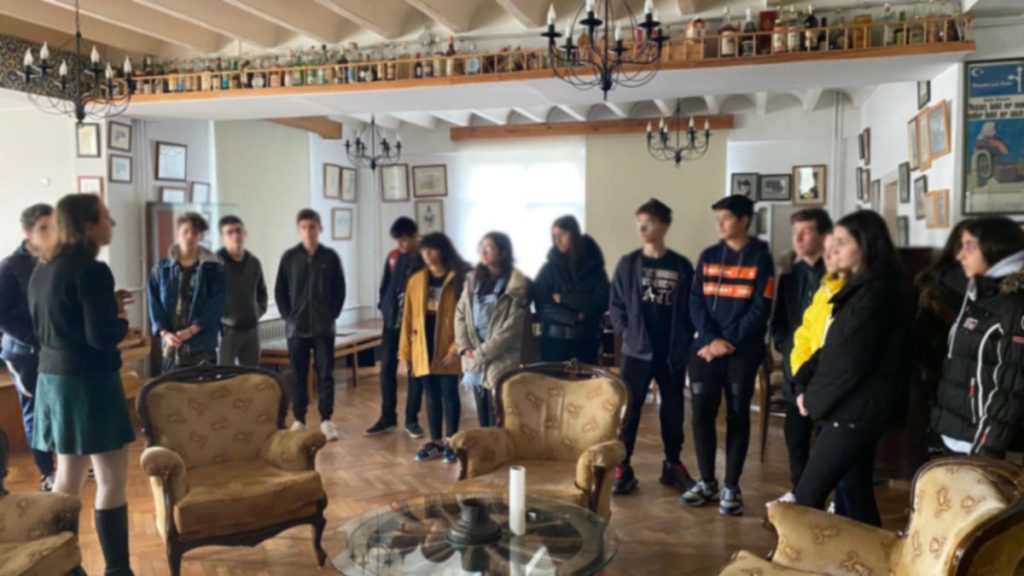 Bahçeşehir Kampüsü Lise 9. sınıf öğrencilerimiz, Türk Dili ve Edebiyatı dersinde hayatına ve yazarlığına değindikleri...