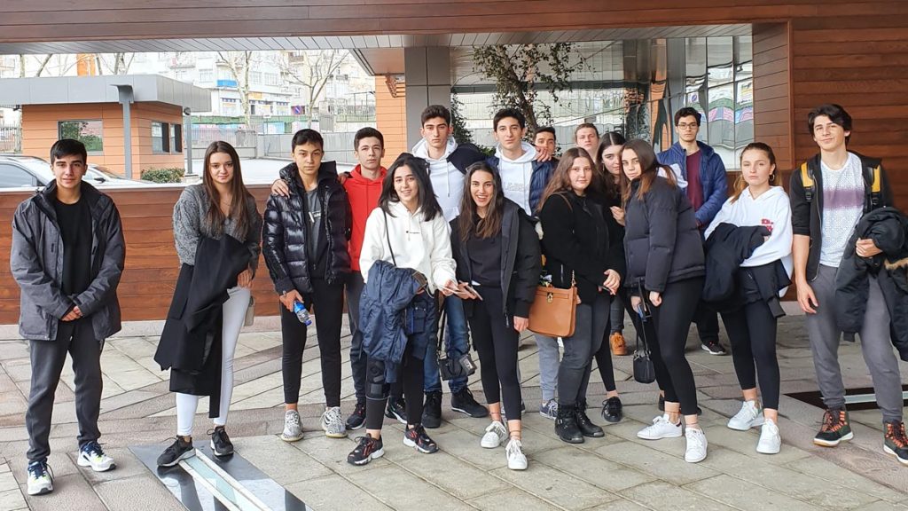Ulus Kampüsü Lisesi 11. sınıflardan tıp alanına ilgi duyan öğrencilerimiz Acıbadem Mehmet Ali Aydınlar Üniversitesi Tıp Fakültesinde...