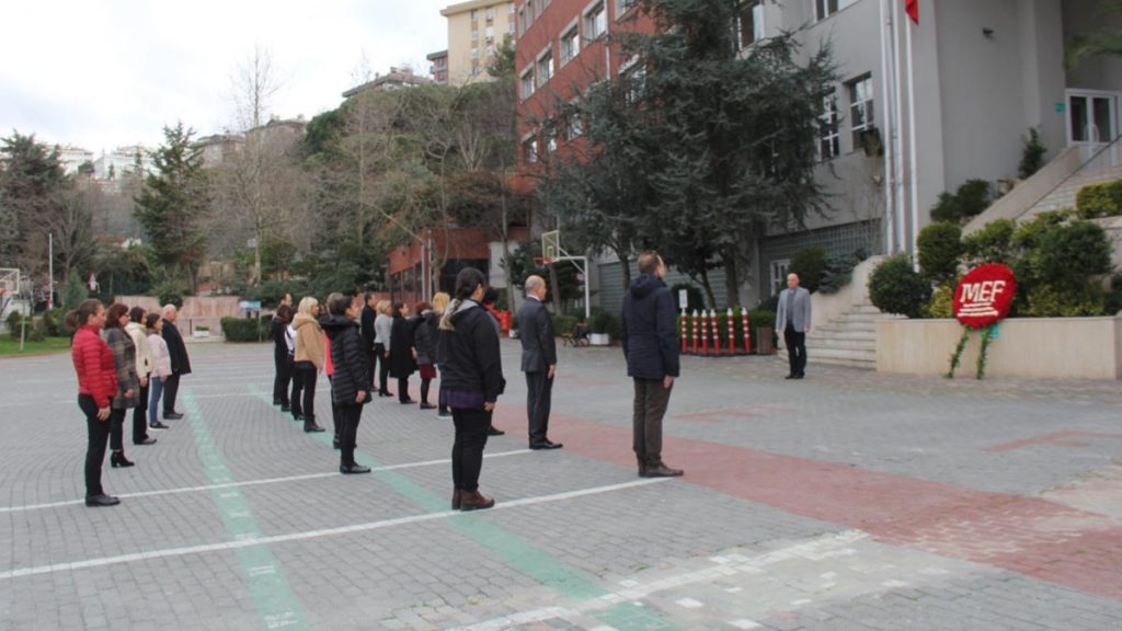 Çanakkale'de eşi benzeri görülmemiş bir destan yazan, büyük bir inanç ve fedakarlıkla vatan için canlarını ortaya koyan...
