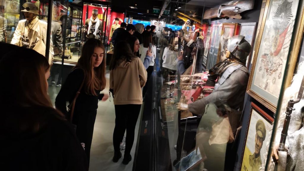 Bahçeşehir Kampüsü 10. sınıf öğrencilerimiz, Tarih dersi ‘’Devletleşme Sürecinde Savaşçılar ve Askerler’’ ünitesi...