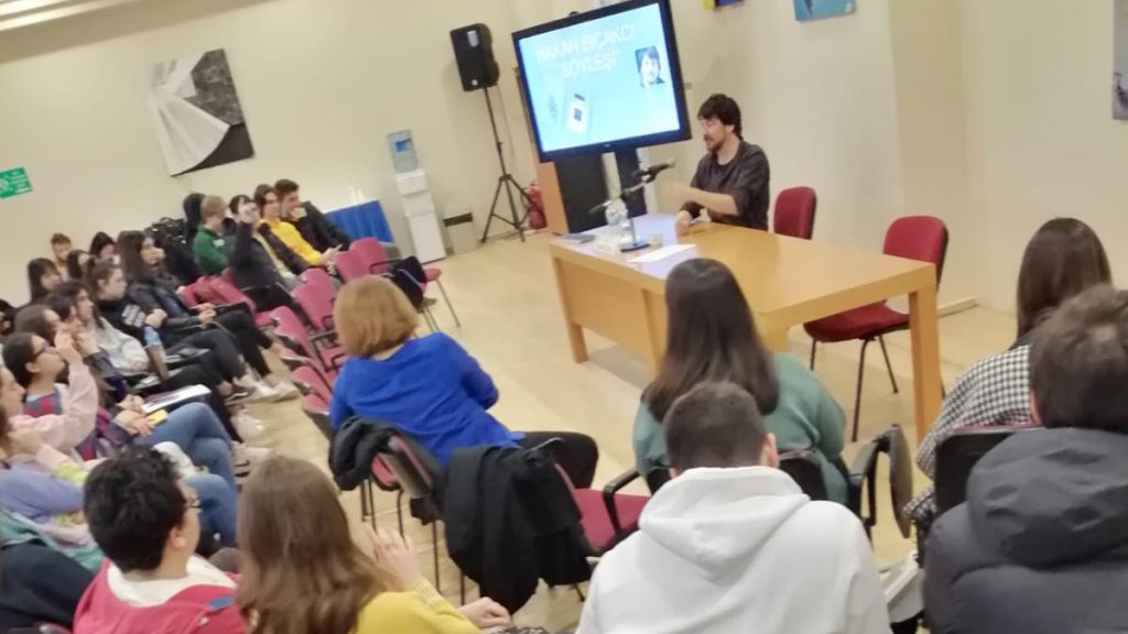 17. MEF Okulları Kitap Fuarı ve Söyleşi Günleri kapsamında Ulus Kampüsü Lisesi 11.sınıf öğrencilerimiz...