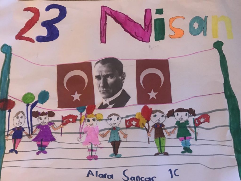 Ulus İlkokulu öğrencilerimiz meclisimizin açılışının 100. yılında çizdikleri resimlerle bayram sevincini yaşadılar...