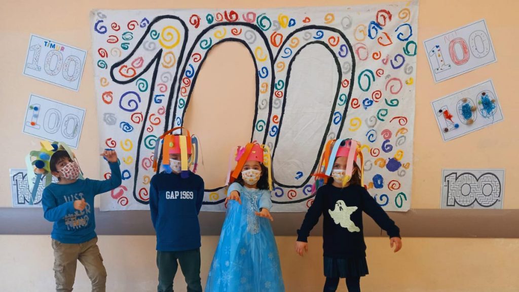 Bahçeşehir Kampüsü Anaokulumuzda yüz yüze 100. gün! Okul girişinde kocaman...