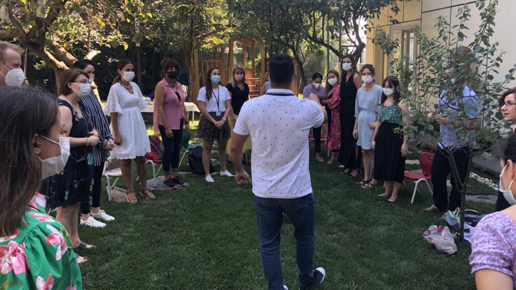 Her iki ekip MEF Kindergarten bahçesinde bir araya gelerek birbirlerini yakından tanıma fırsatı buldu...