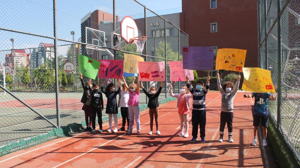 Bahçeşehir Kampüsü 3. sınıf öğrencilerimizle 26 Eylül Dil Bayramı'nda farkındalık...