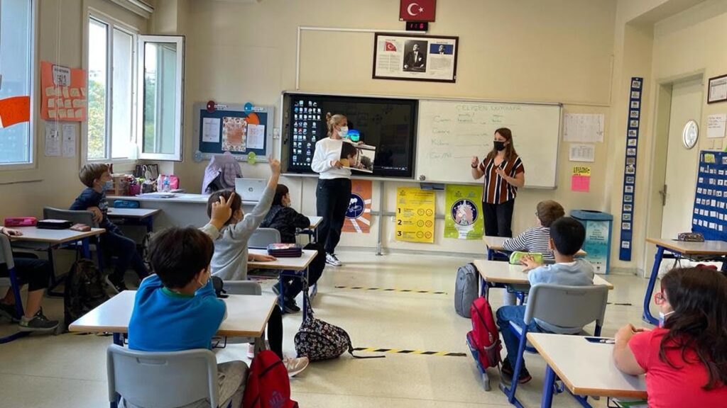 Ulus Kampüsü İlkokulumuzda tüm öğrencilerimizle “2. Adım Programı” derslerimizi...