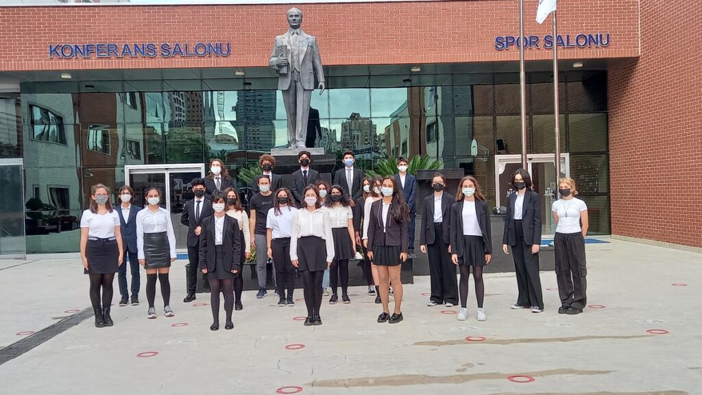 Bahçeşehir Kampüsü Lisemizde MUN (Model United Nations/Birleşmiş Milletler Konferansı) kulüp çalışmaları...