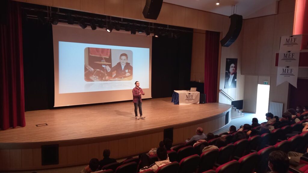 MEF Okulları hem öğrencilerinin yeteneklerini keşfeder hem de keşfedilmiş...