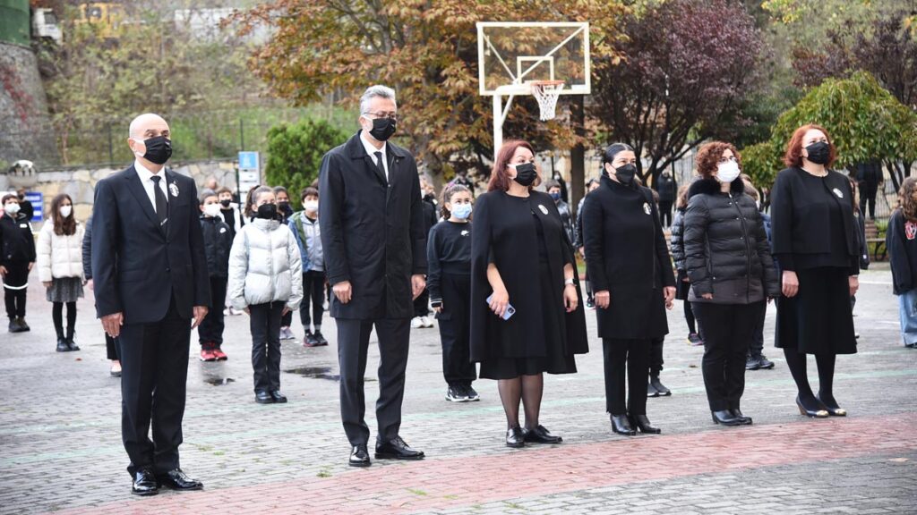 Dün, bugün, yarın, her daim Atatürk ilke ve devrimleri ışığında yürüyen MEF Okulları olarak Ata'mızı andık...
