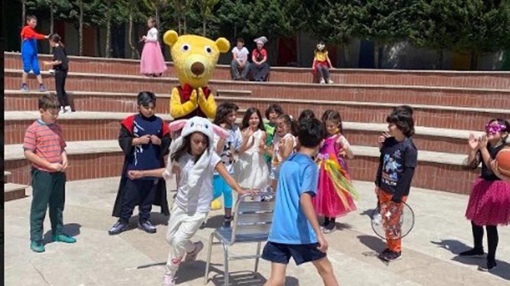Bahçeşehir Kampüsü 3. ve 4. sınıf öğrencilerimizle kültürel öğeleri öğrenebilmek adına düzenlemiş olduğumuz...