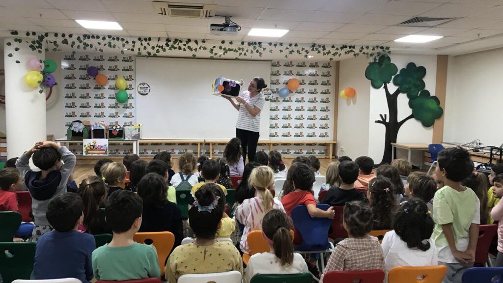 Hayvanları Koruma Günü'nde minik dostlarımıza barınak yaptık. Yardım etmeyi,  birlikteliği ve paylaşmayı öğrendik.