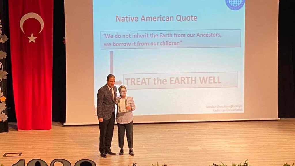 Bahçeşehir Kampüsü Lise öğrencilerimizle, coğrafya dersi konularımız kapsamında, Kadir Has Üniversitesi Rektörü Prof. Dr. Sondan Durukanoğlu...