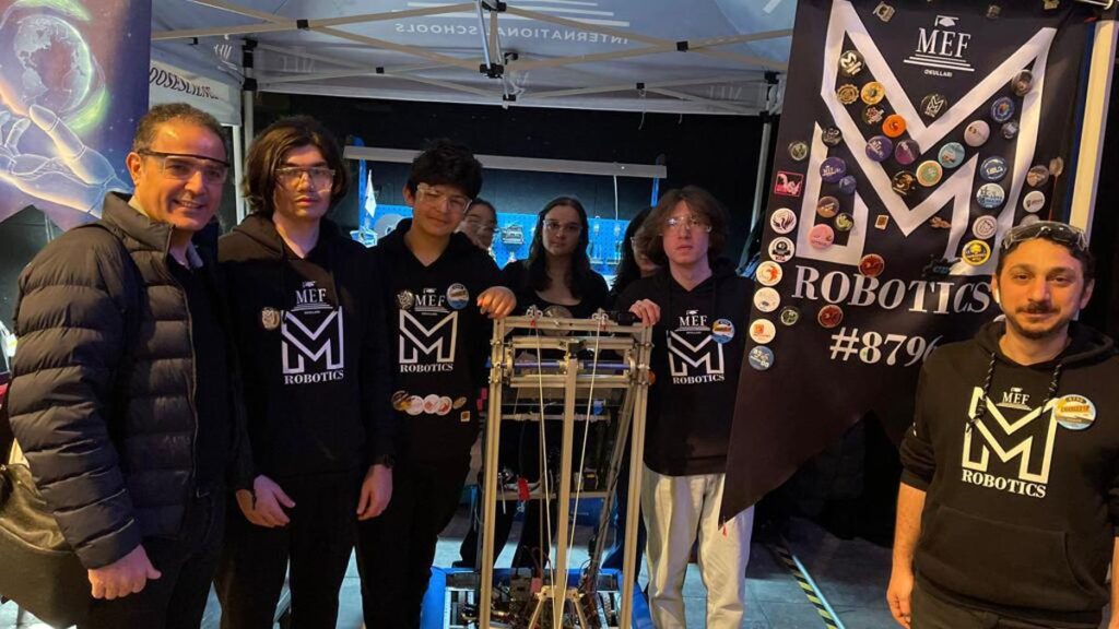 8796 MEF Robotics takımımız Bahçeşehir Kampüsümüz adına Play Off maçları oynamaya...