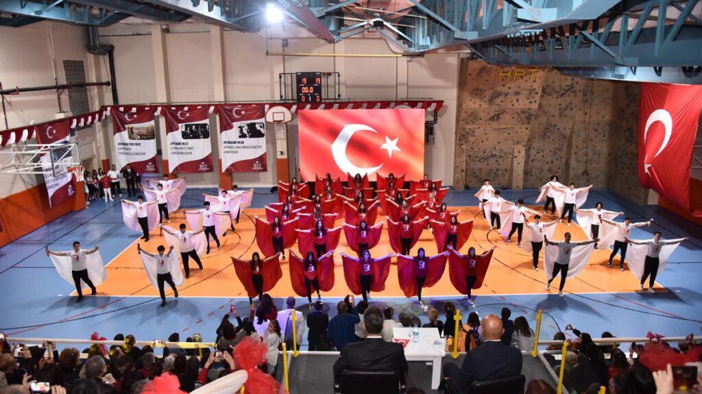 Ulusumuzun kurtarıcısı, Büyük Önder Atatürk'ün doğum günüm dediği 19 Mayıs Atatürk'ü Anma, Gençlik ve Spor Bayramımızın...