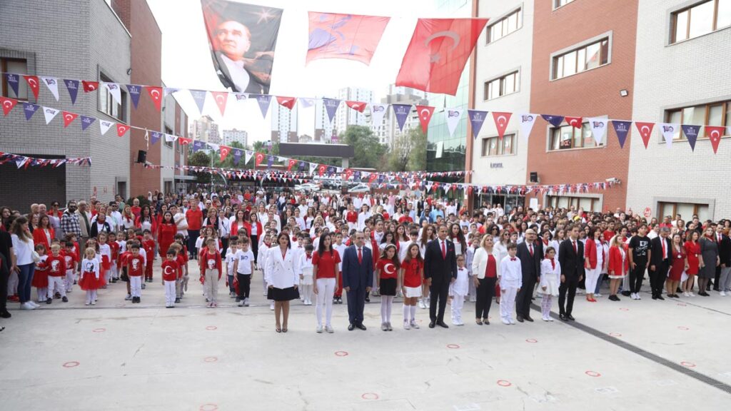 Kökleri cumhuriyetin temelleri üzerinde inşa edilen, cumhuriyetin...