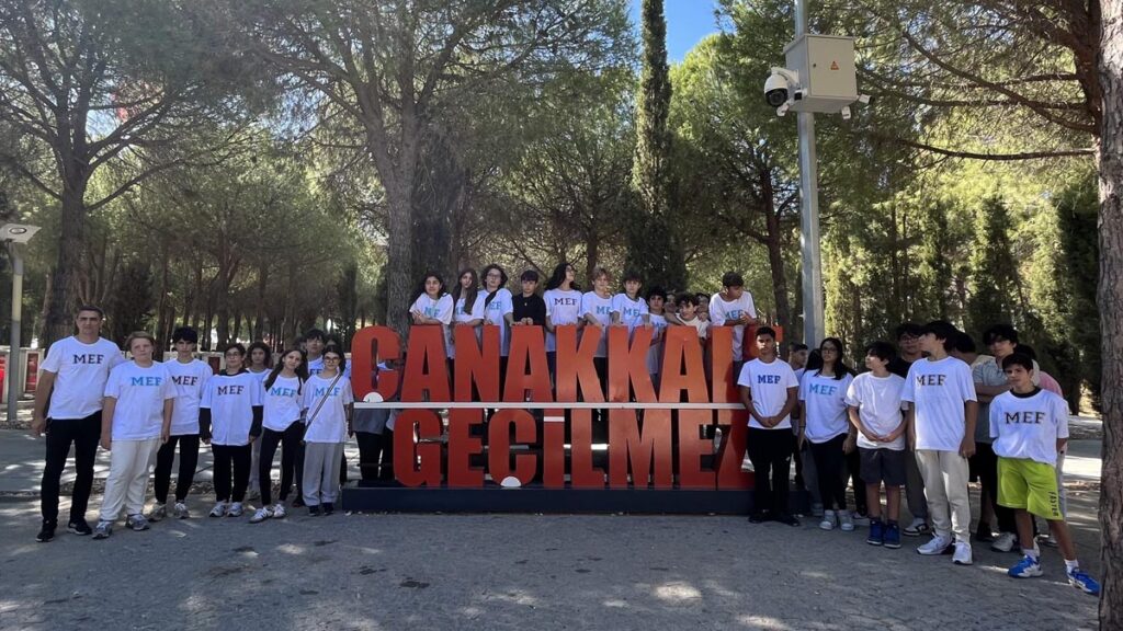 Cumhuriyetimizin 100. yılında Uus Kampüsü Ortaokulu 8. sınıf öğrencilerimizle...