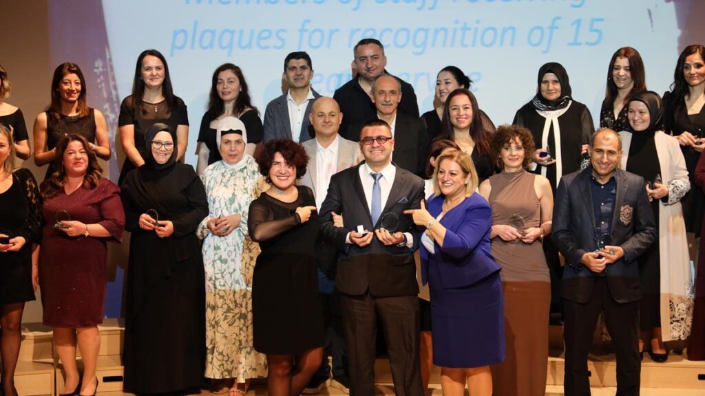 Emek ve özveriyle eğitim yolunda değer katan; 5, 10, 15 ve 20. hizmet yılını tamamlayan...
