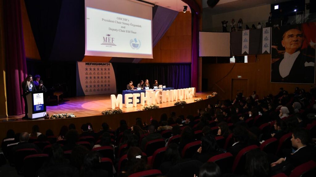 MEFHIGHMUN’24 Konferansımız, organizasyonu gerçekleştiren öğrencilerimizin...