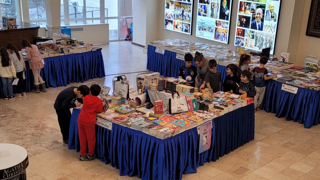 Ulus Kampüsümüzde gerçekleşen 19. Kitap Fuarı ve Söyleşi Günleri'ni tamamladık...