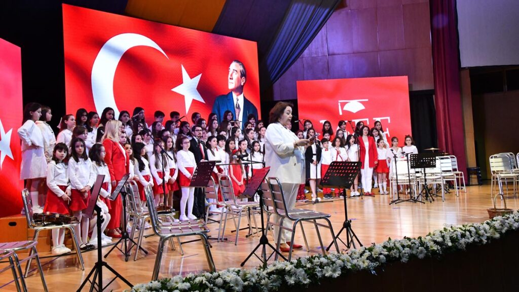 Heyecanla, Kararlılıkla, Egemenlik ve Bağımsızlığa Olan Sonsuz Bağlılıkla…