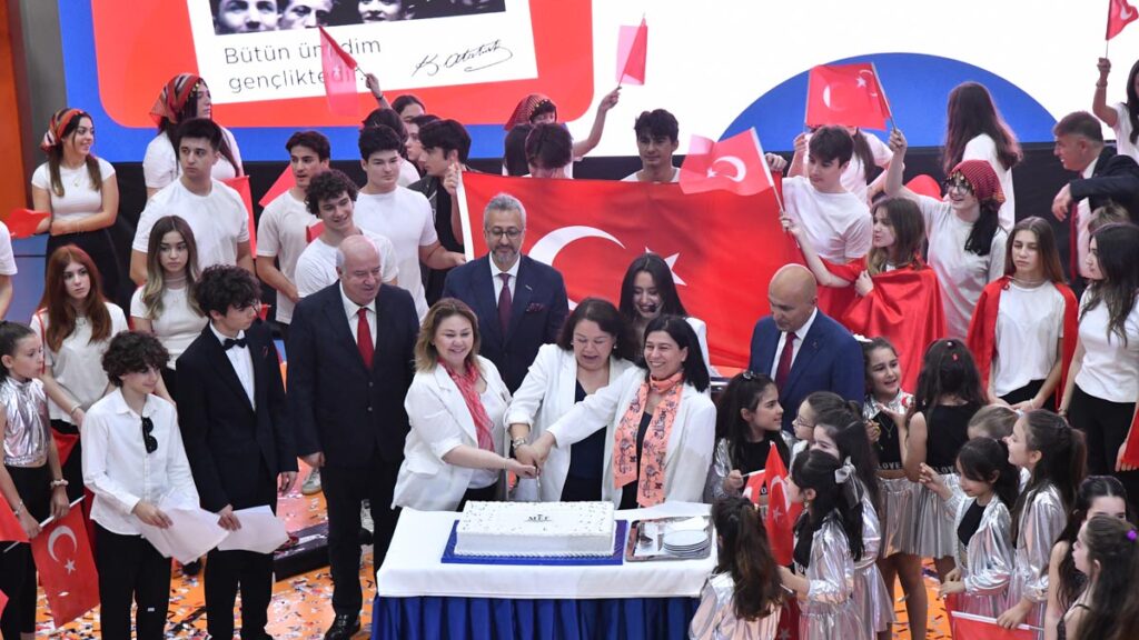Bugün Atatürk’ün Kurtuluş Savaşı’nı başlattığı büyük günün 105. yıl dönümü. Büyük Önder Mustafa Kemal Atatürk’ün elinde tuttuğu...