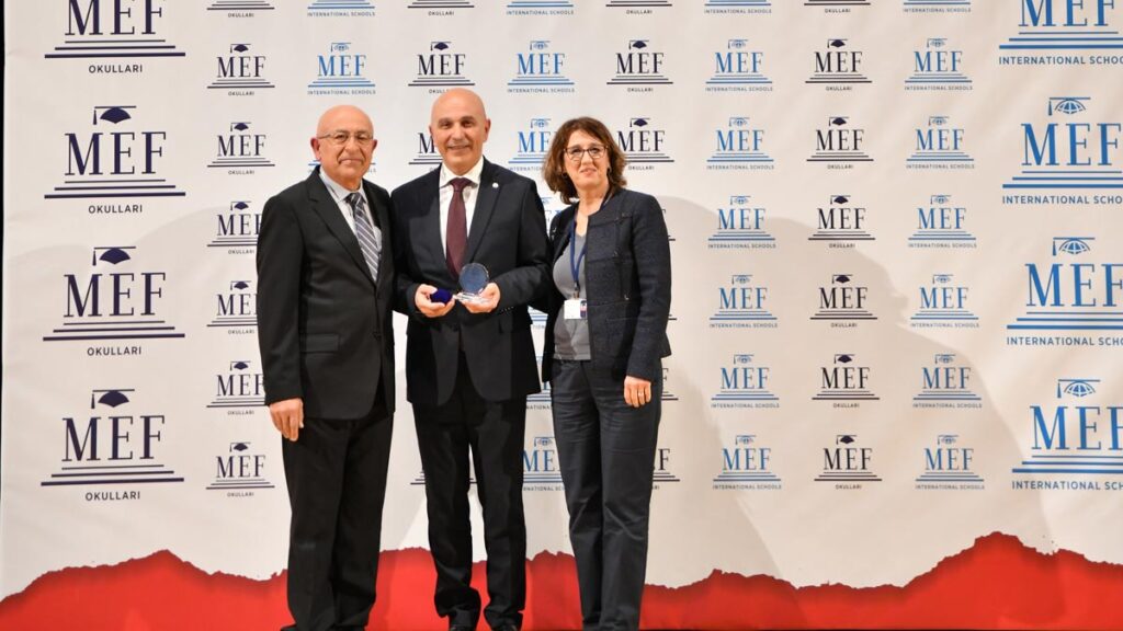 Uzun yıllar MEF Ailesinin bir parçası olan ve çalışmalarıyla büyük katkılar sağlayan Ulus Kampüsü öğretmenlerimiz...