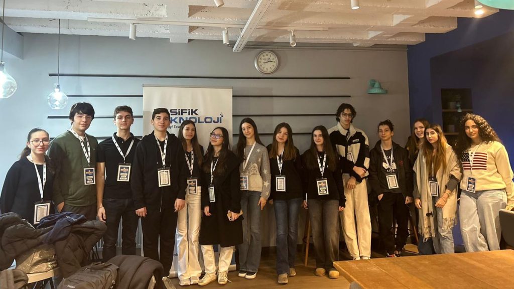 Ulus Kampüsü Lisesi öğrencilerimiz, Üsküdar Amerikan Akademisi tarafından düzenlenen...